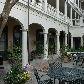 Planters Inn - Courtyard