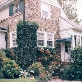 Eeslie Garnett House