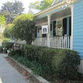 Old Village - Mt. Pleasant: Cottage On Commercial Street