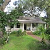 Lynn's Historic Cottage