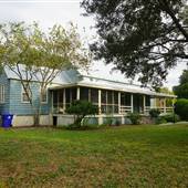 Bennett Street Harbor House - Guest Cottage & Fall Looks