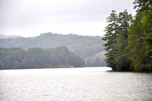 Lake Keowee (5/1/2010 - Credits: Jay Vaughan)