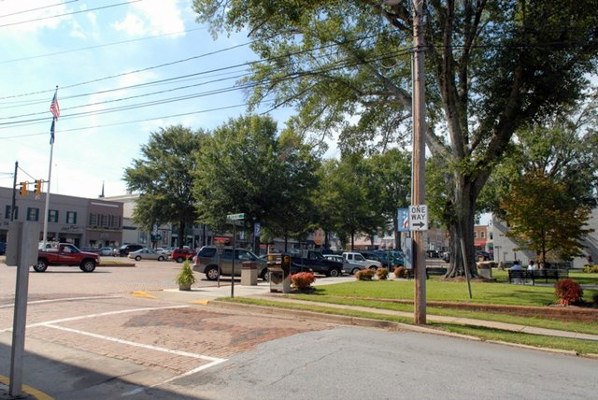Abbeville (10/2/2006 - Credits: Sam Holland)