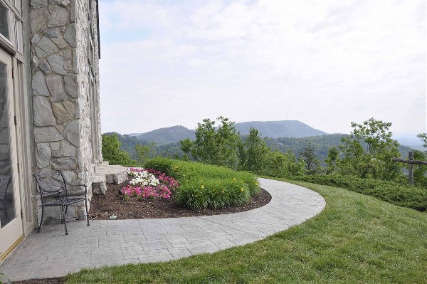 The Cliffs at Glassy Chapel and Overlook (5/21/2010 - Credits: Jay Vaughan)