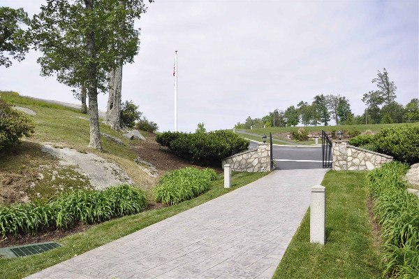 The Cliffs at Glassy Chapel and Overlook (5/21/2010 - Credits: Jay Vaughan)